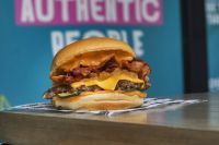 El &eacute;xito de Sorry Burger en su primer a&ntilde;o de vida