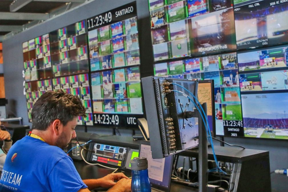 Red de fibra óptica para transmitir Santiago 2023