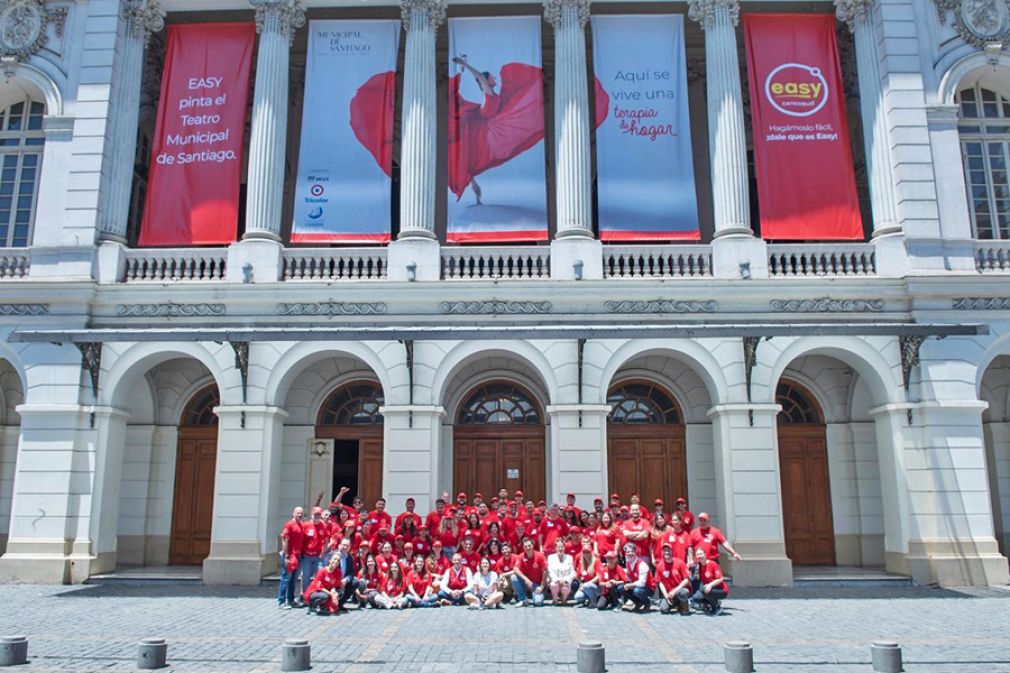 Easy y su voluntariado apoyan la renovaci&oacute;n del Teatro Municipal