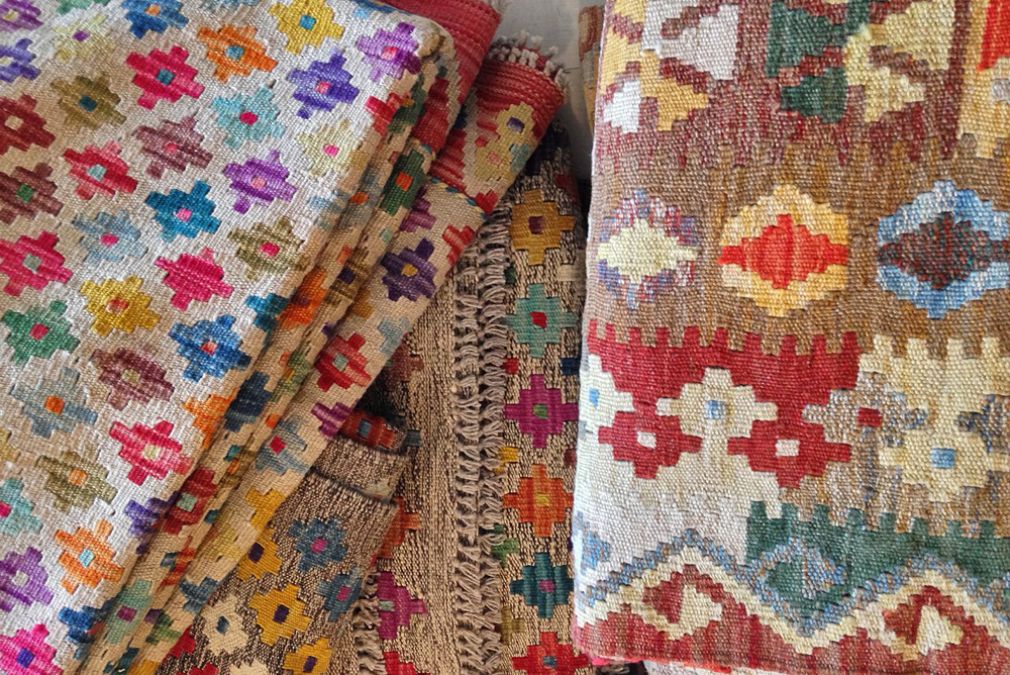 Bazhars con diseños de marca en sus alfombras