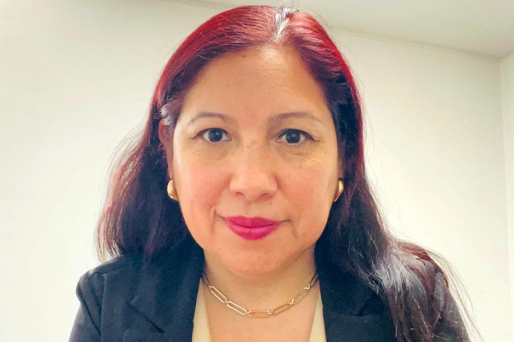 Cherie Flores: La paradoja de la conexión
