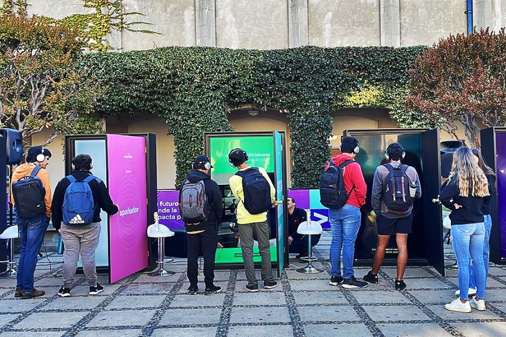 Campaña de Accenture acerca a los jóvenes a nuevas tecnologías