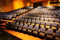 El dif&iacute;cil momento de las salas de teatro
