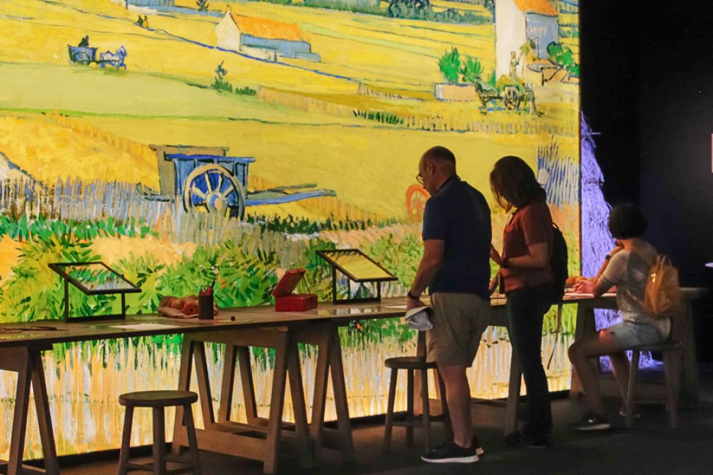 Exposici&oacute;n inmersiva de Van Gogh extiende estad&iacute;a en Chile