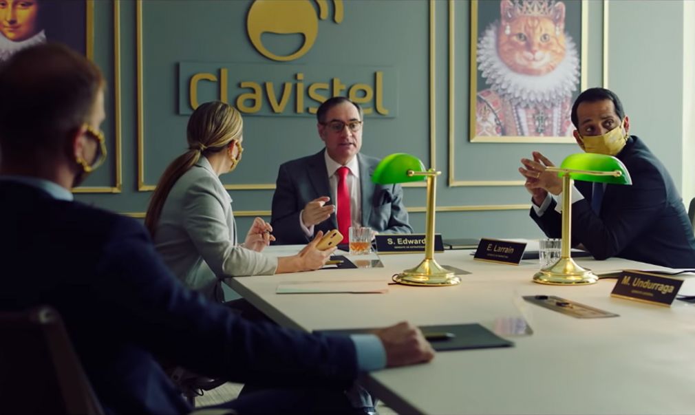 Nueva campaña de Wom que alude a Clavistel