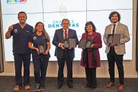 Felipe Viterbo y Lorena &Aacute;lamo (Fundaci&oacute;n Odontoruteros), Roberto Irribarra, Gianitsa Georgudis y Felipe Parraguez, Grandes Dentistas 2023 