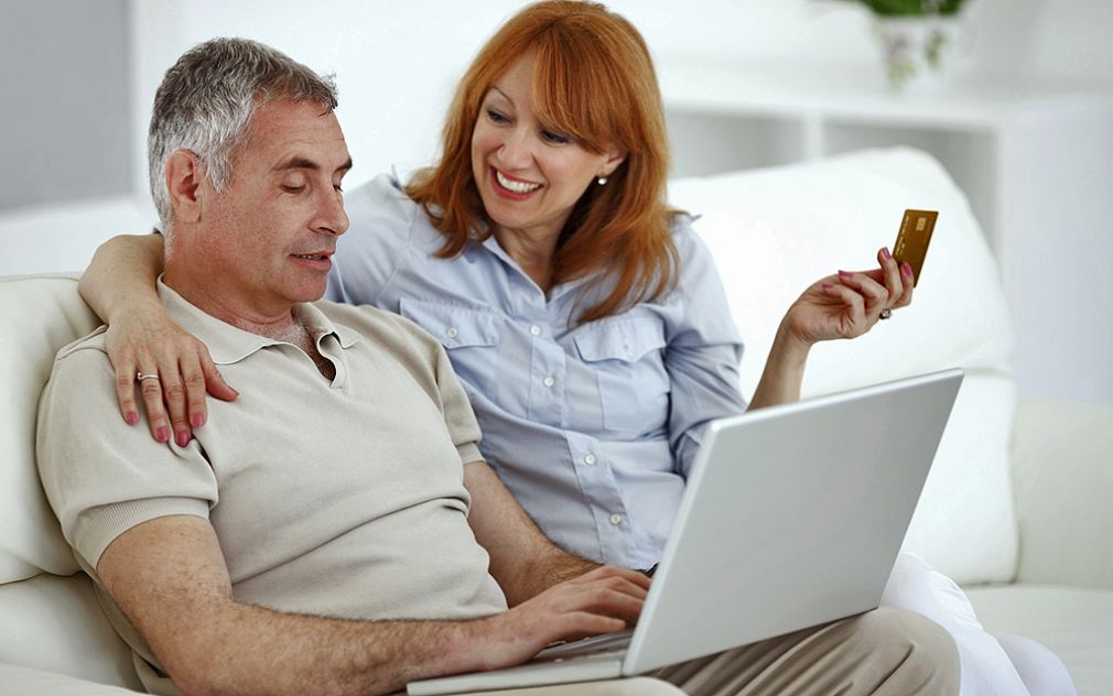 Consumidores mayores m&aacute;s c&oacute;modos comprando online