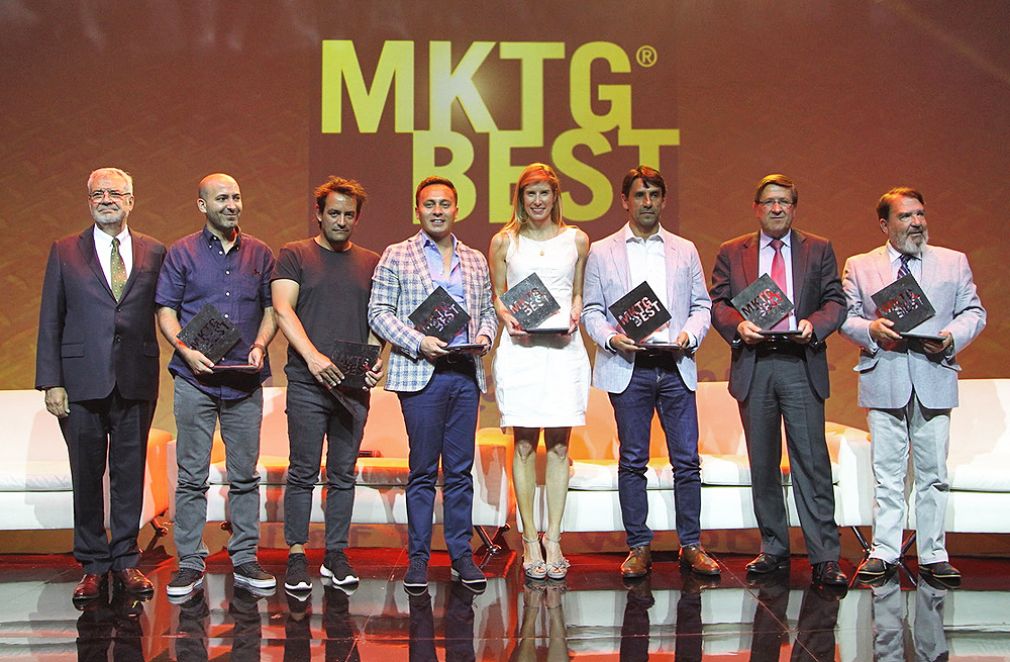 Premiados por MKTG BEST 2017 junto a H&eacute;ctor Hermosilla, presidente ejecutivo de Valora
